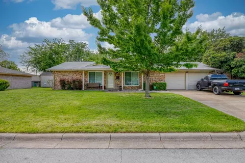 405 Gregory St, Burleson, TX 76028