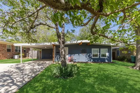 411 N Holly Ave, Sherman, TX 75092
