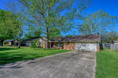 Exterior - 908 Ricketts St, Howe, TX 75459 photo 2 of 9
