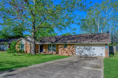 Exterior - 908 Ricketts St, Howe, TX 75459 photo 5 of 9