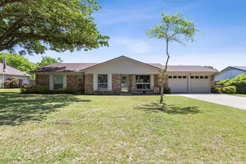 1323 Hemphill Dr, Cleburne, TX 76033