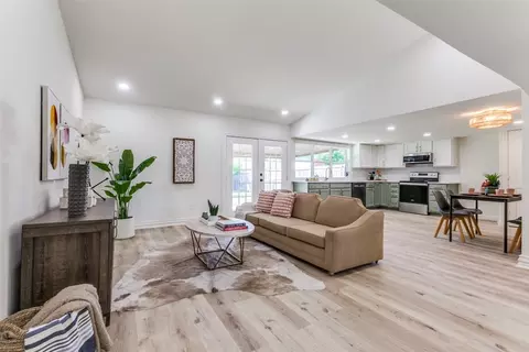 702 Jamestown Dr, Garland, TX 75043