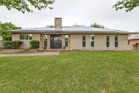 913 Cottonwood Dr, Desoto, TX 75115