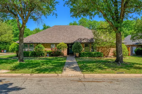 2417 W Cascade Dr, Sherman, TX 75092