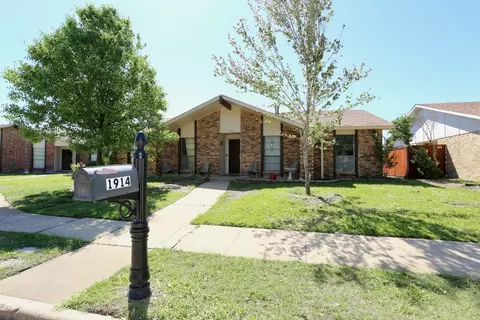 1914 Rambling Ridge Ln, Carrollton, TX 75007
