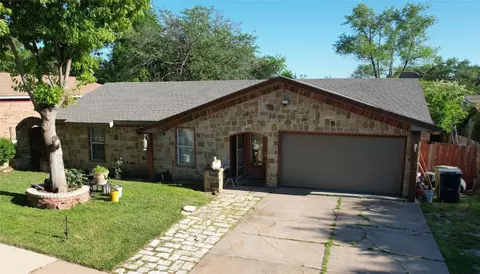 302 Stonecreek Dr, Arlington, TX 76014
