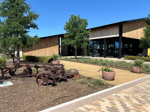 Exterior - 1132 16th St, Argyle, TX 76226 photo 5 of 7