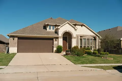 512 Lakeview Dr, Alvarado, TX 76009