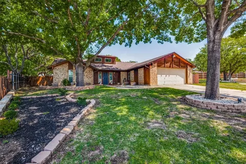 6737 Greendale Ct, North Richland Hills, TX 76182