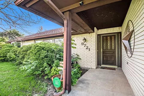 9721 Ravensway Dr, Benbrook, TX 76126