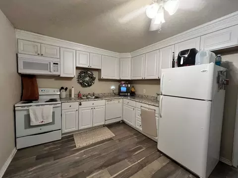 Kitchen - 402 E Walcott Ave, Comanche, TX 76442 photo 2 of 2