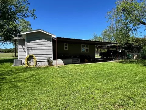 Exterior - 402 E Walcott Ave, Comanche, TX 76442 photo 5 of 5