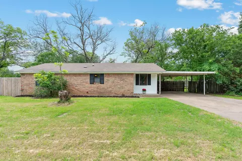 207 W 3rd St, Weatherford, TX 76086