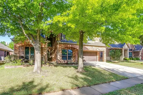 900 Greenwood Dr, Burleson, TX 76028