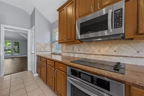 Kitchen - 2208 Hillary Trl, Mansfield, TX 76063 photo 6 of 9