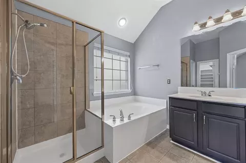 Bath - 2208 Hillary Trl, Mansfield, TX 76063 photo 1 of 6