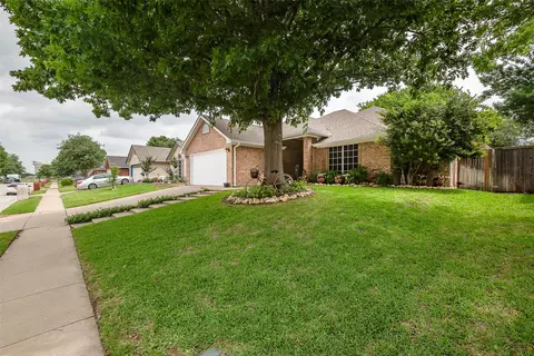 7404 Bennington Dr, Watauga, TX 76148