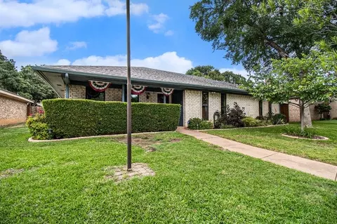 779 Hummingbird Cir, Lewisville, TX 75067