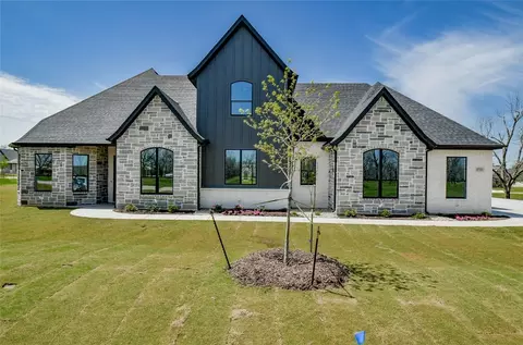 2721 Village Rd, Granbury, TX 76049