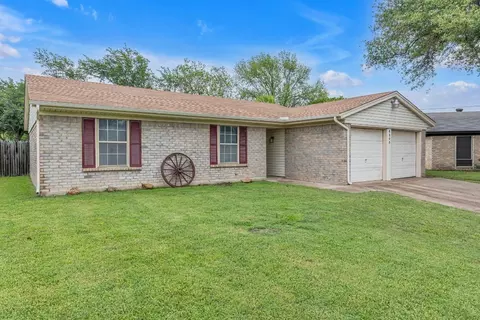 6205 Cascade Ct, Watauga, TX 76148