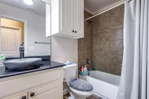 Bath - 509 W Holford St, Pilot Point, TX 76258 photo 3 of 3