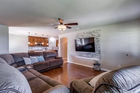 Living - 509 W Holford St, Pilot Point, TX 76258 photo 2 of 6