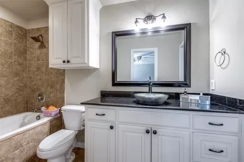 Bath - 509 W Holford St, Pilot Point, TX 76258 photo 1 of 3