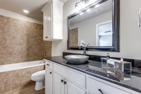 Bath - 509 W Holford St, Pilot Point, TX 76258 photo 2 of 3