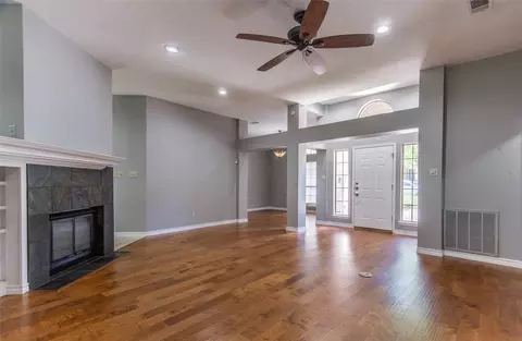 8517 Woodslane Dr, Fort Worth, TX 76179
