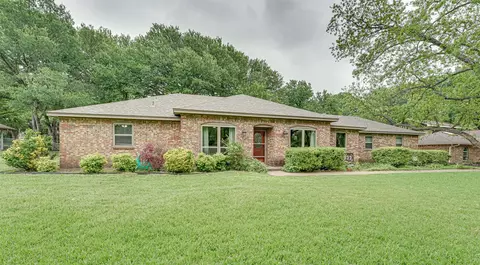 322 Shadowwood Trl, Ovilla, TX 75154