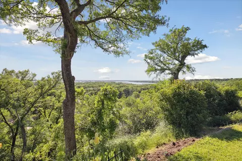 1909 Yale St, River Oaks, TX 76114