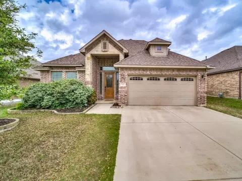 921 Cloudlock Dr, Saginaw, TX 76179