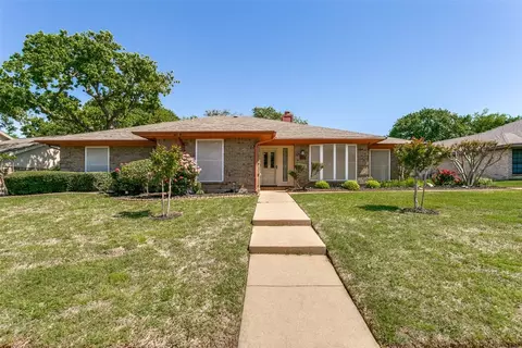 720 Saddlebrook Dr N, Bedford, TX 76021