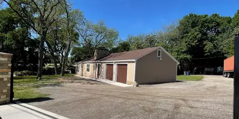 5717 S Cockrell Hill Rd, Dallas, TX 75236
