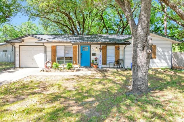 406 Midway Dr W, Euless, TX 76039