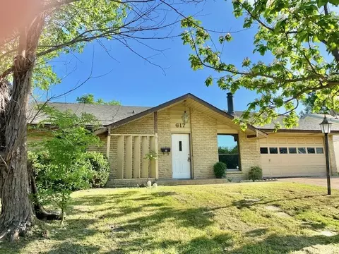 617 Kingston Dr, Grand Prairie, TX 75051