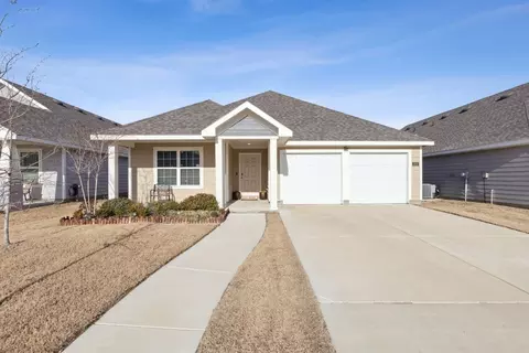 102 Clear Creek Ln, Terrell, TX 75160