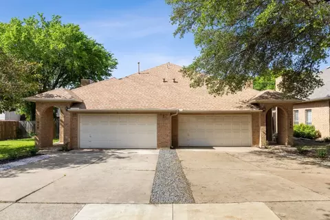 1246 W Hudgins St, Grapevine, TX 76051