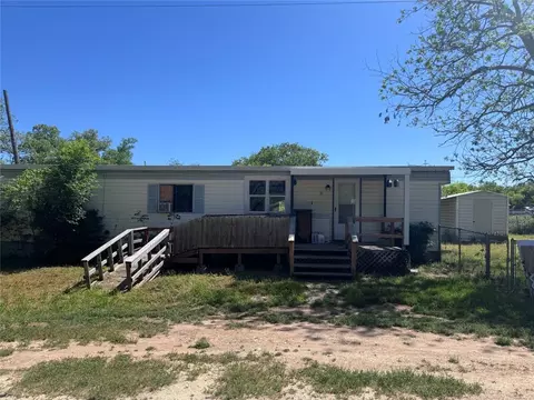 701 Avenue G, Blanket, TX 76432