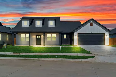513 Highview Ct, Godley, TX 76044