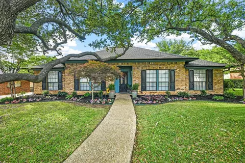 2003 Paddockview Dr, Arlington, TX 76017