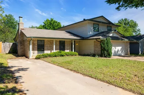 928 Columbus Ct, Bedford, TX 76022