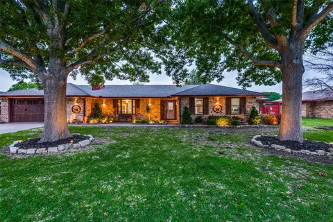 111 Lorene Dr, Red Oak, TX 75154