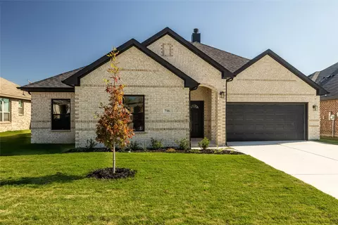 716 Hackamore St, White Settlement, TX 76108