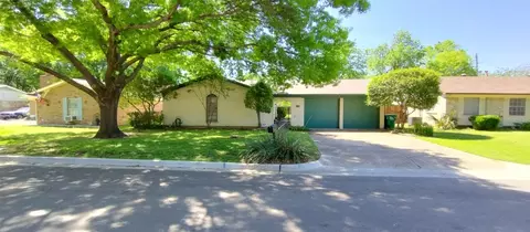2708 Foxcroft Cir, Denton, TX 76209