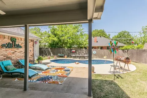 121 NE Brushy Mound Rd, Burleson, TX 76028