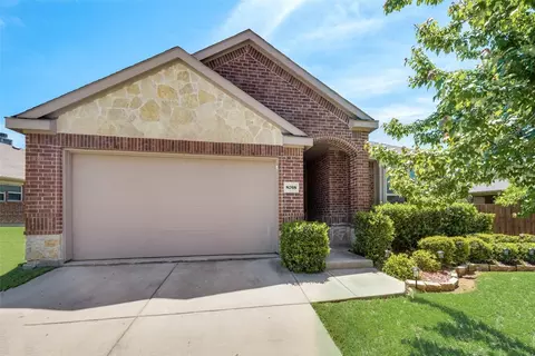 8708 Whirlwind Trl, Aubrey, TX 76227