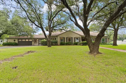 903 Prairie Ave, Cleburne, TX 76033