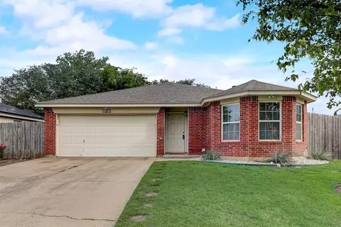 404 Candlestick Trl, Saginaw, TX 76179