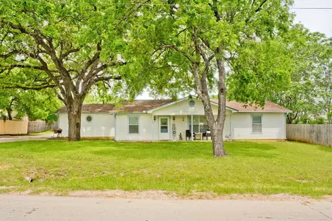 120 Avondale Ave, Azle, TX 76020